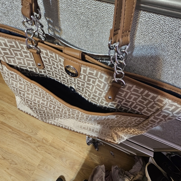 Elegant Beige Tote Bag - Picture 5 of 5